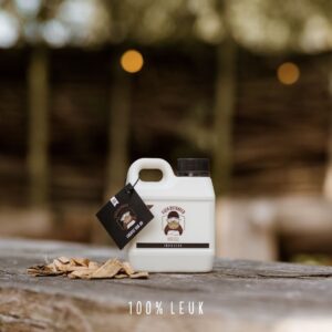 Witte jerrycan met rookvloeistof van Sven Gijttangen, origineel Zeeuws cadeau voor rokers en BBQ-liefhebbers