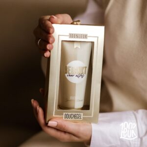 Cadeauverpakking douchegel met gouden hartje en tekst 'Bedankt voor alles' als bedankgeschenk