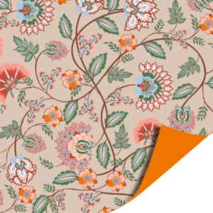 Cadeaupapier met bloemmotief en oranje achterkant, verkrijgbaar in Zeeuwse cadeauwinkel